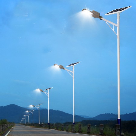 led太陽能路燈飛鷹款太陽能燈市政亮化照明農(nóng)村工程光伏照明亮化