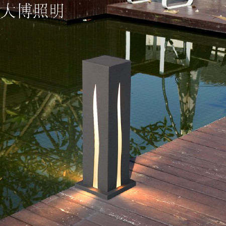 LED方形草坪燈10W戶外簡約四面光影現(xiàn)代特色鐵藝防水廠家批發(fā)